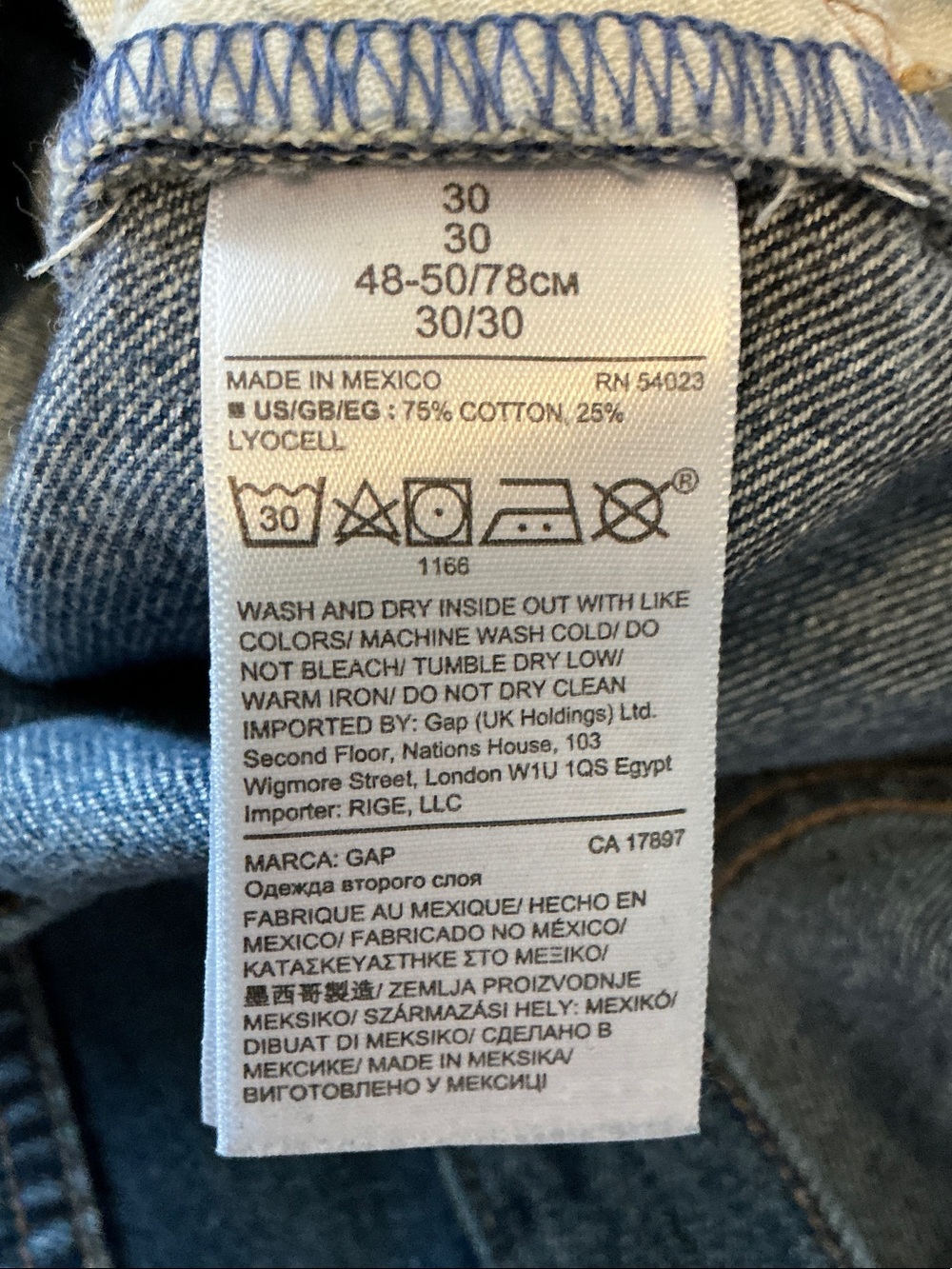 GAP Women's Relaxed Boyfriend Jeans in Dark Blue Wash - Picture 3 of 3